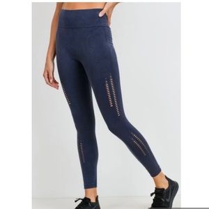 NWT! Mono B Seamless Perforated Leggings